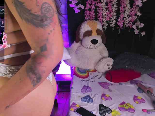 LIZVELVET webcam