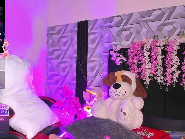 LIZVELVET webcam