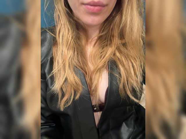 Evagogogo live cam on BongaCams