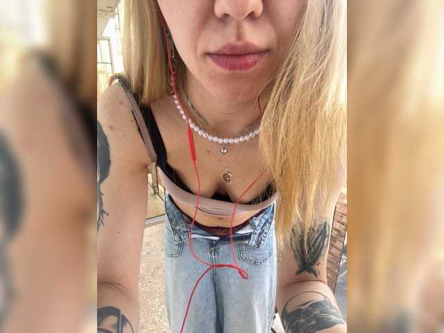 Evagogogo live cam on BongaCams