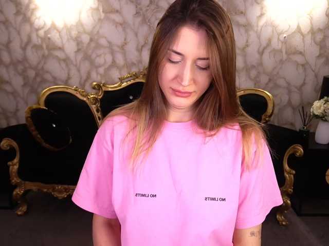 MiaCarterss live cam preview