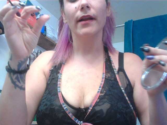 MamaBee88 live cam on BongaCams