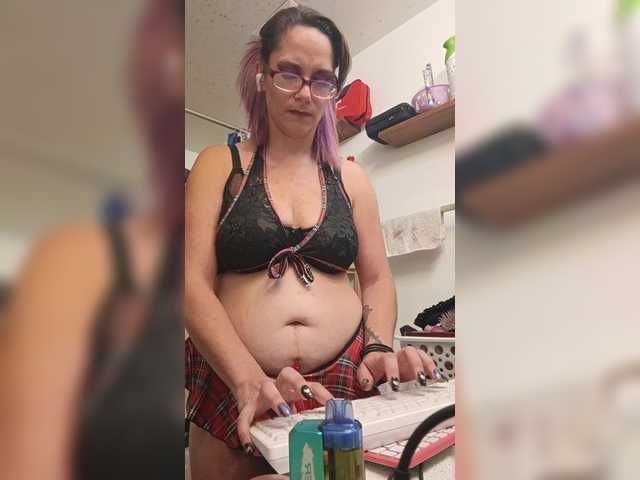 MamaBee88 live cam on BongaCams