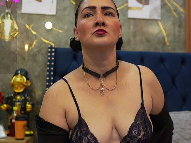 SilverCougar83 live cam preview