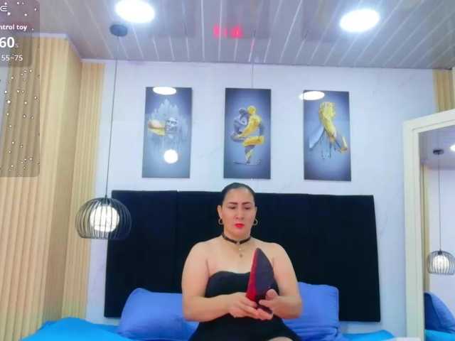 SilverCougar83 live cam preview