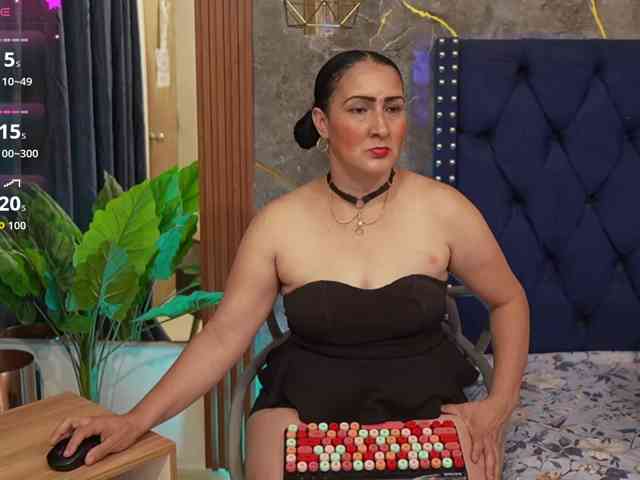 SilverCougar83 webcam