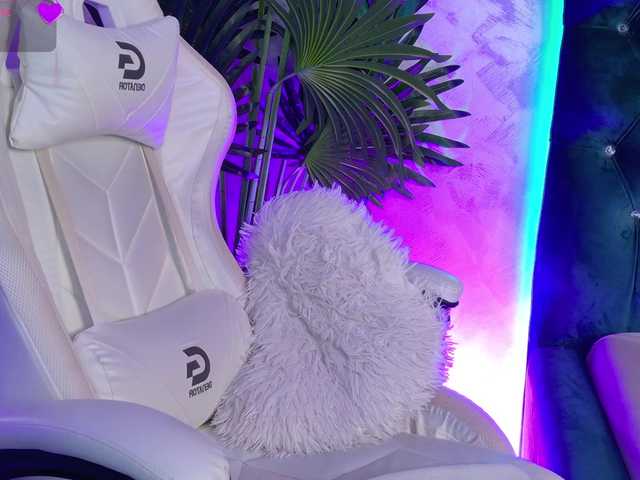 AlinaFoxx live cam