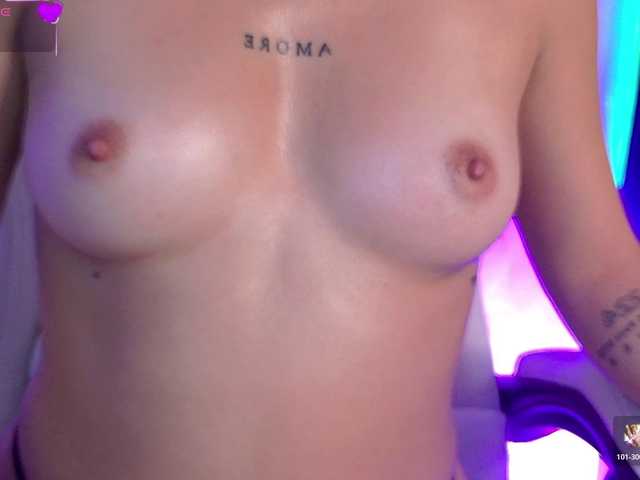 AlinaFoxx live cam on BongaCams