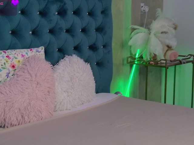 AlinaFoxx live cam on BongaCams