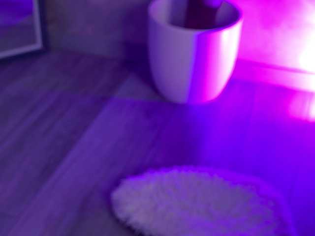 AlinaFoxx live cam on BongaCams