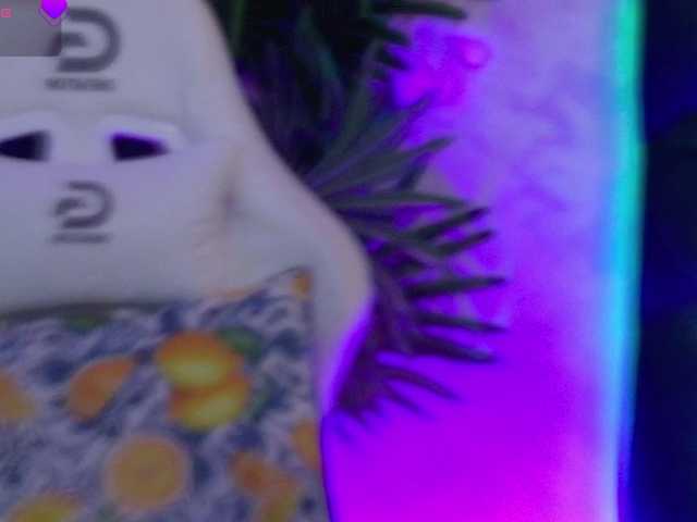 AlinaFoxx live cam on BongaCams