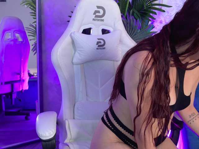 AlinaFoxx live cam