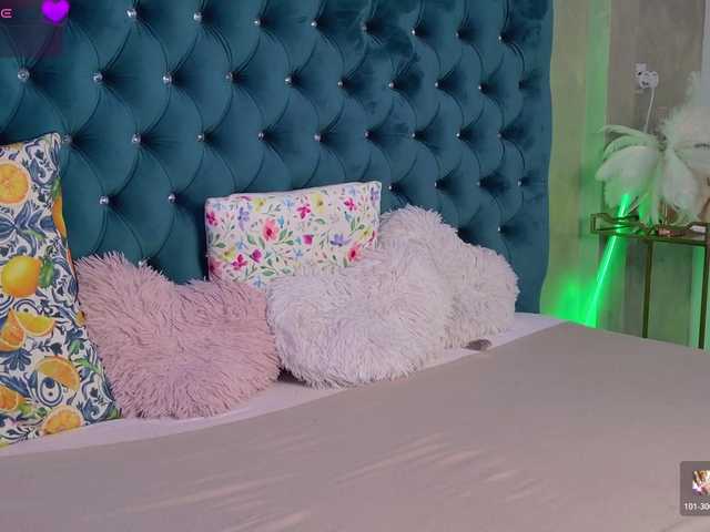 AlinaFoxx live cam on BongaCams