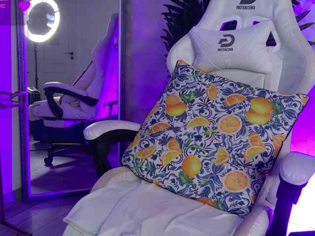 AlinaFoxx