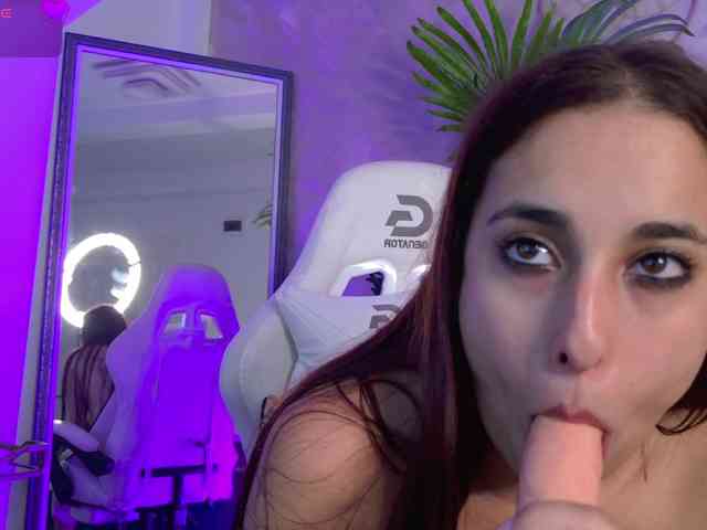 AlinaFoxx webcam