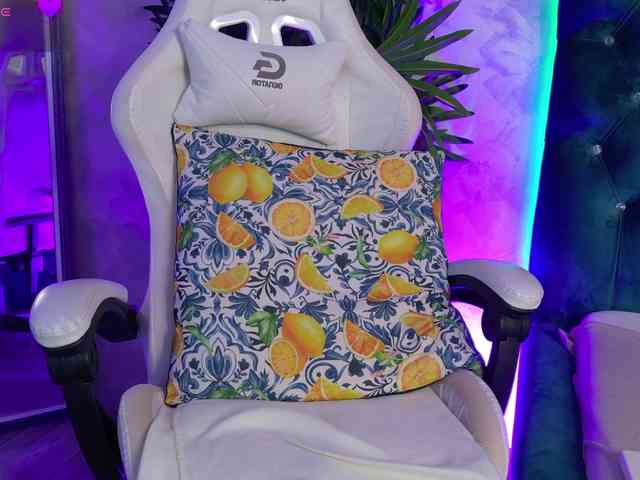 AlinaFoxx webcam
