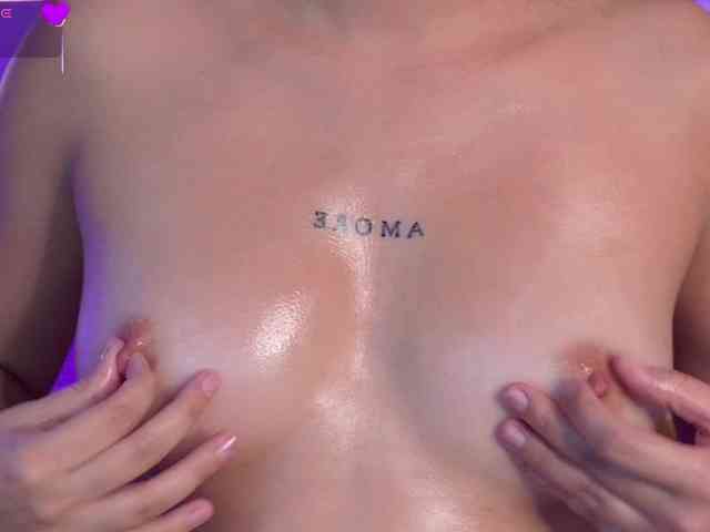 AlinaFoxx webcam