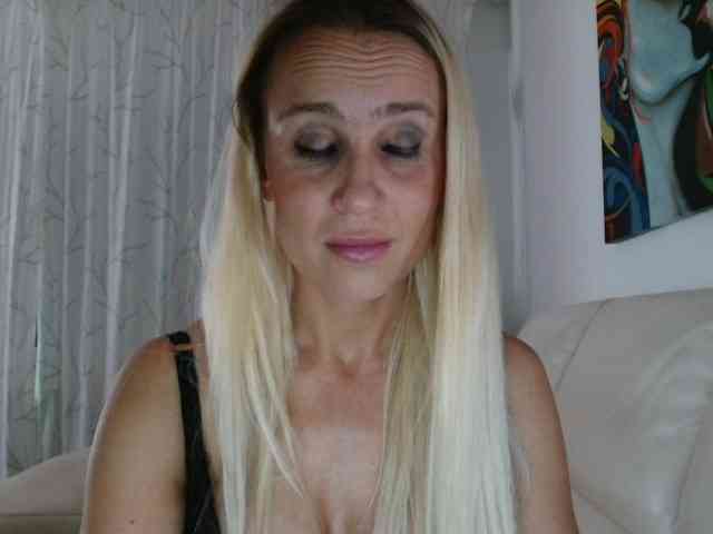 BlondVelvet webcam