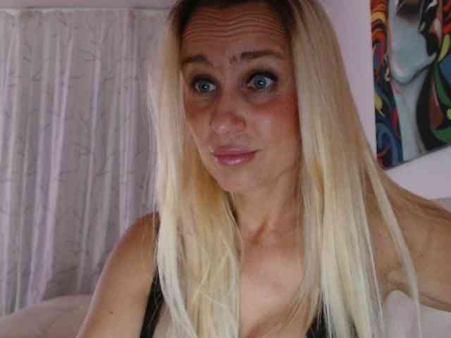 BlondVelvet webcam