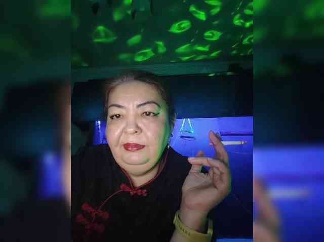 Aiaa's webcam live show
