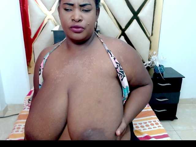 TETONA4U, en vivo ahora en BongaCams