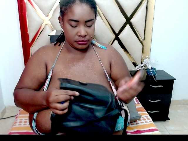 TETONA4U, en vivo ahora en BongaCams