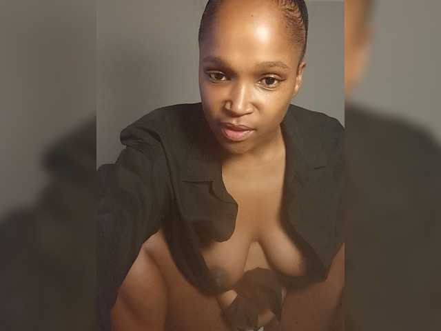 Queen-kazi46 live cam on BongaCams