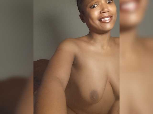 Queen-kazi46 live cam on BongaCams