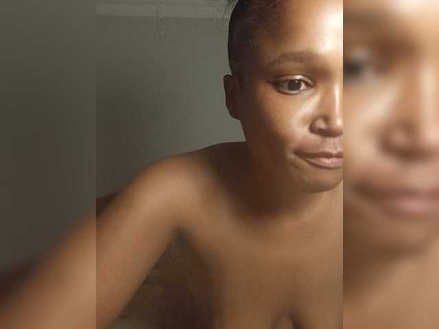 Queen-kazi46 live cam on BongaCams