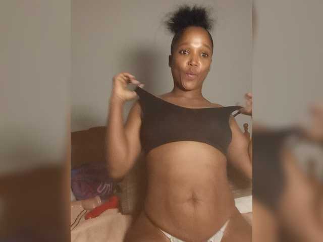 Queen-kazi46 live cam on BongaCams