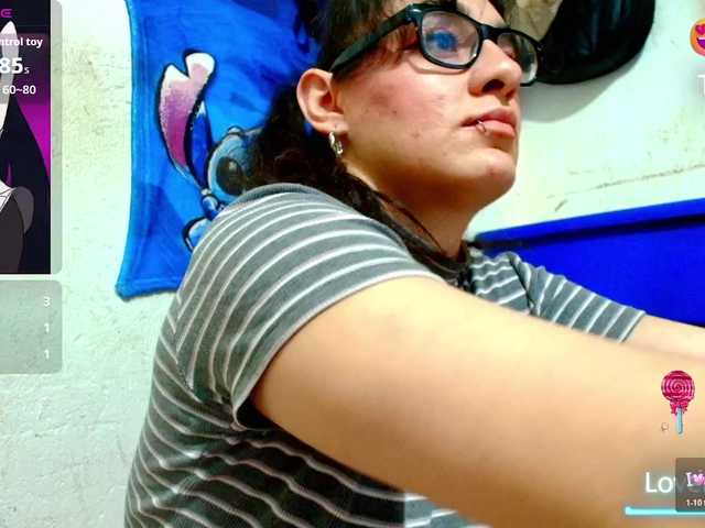 Ellaa-honey live cam on BongaCams