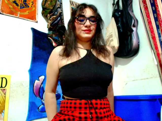 Ellaa-honey live cam on BongaCams