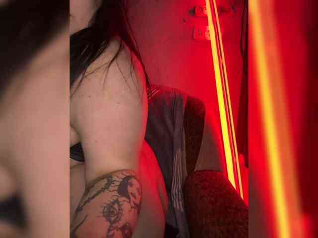 bigASSmodel webcam