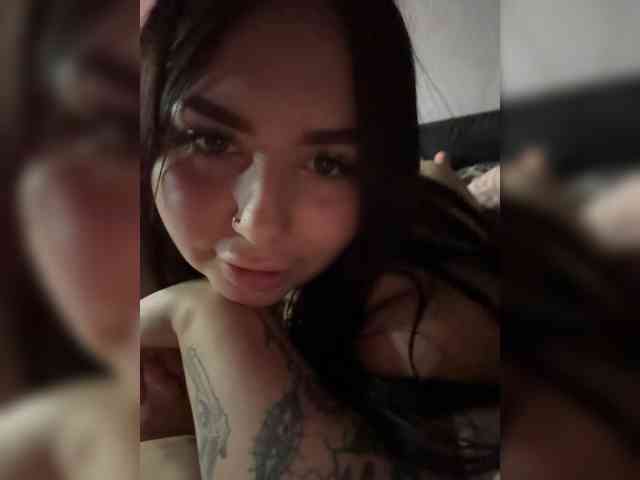 bigASSmodel webcam