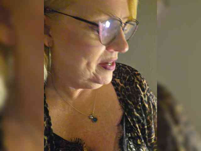 Curvylicious1 webcam
