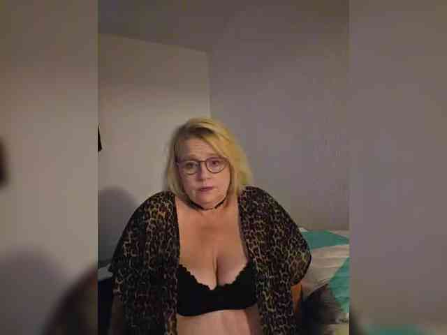 Curvylicious1
