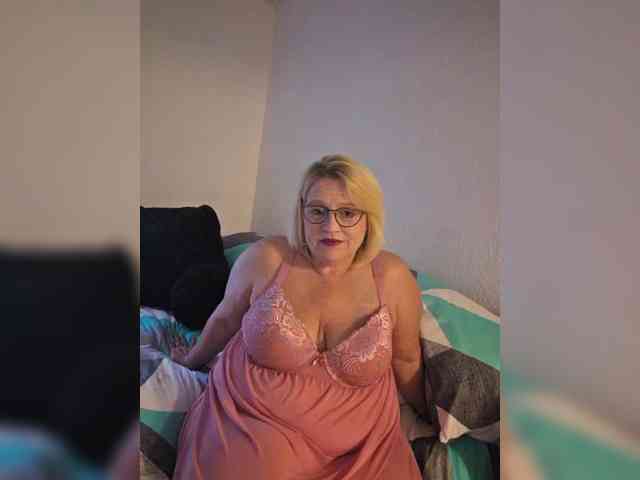 Curvylicious1 webcam