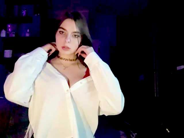 LaurenCloward live cam on BongaCams