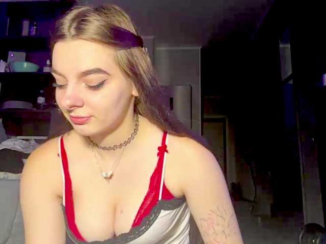 LaurenCloward live cam on BongaCams