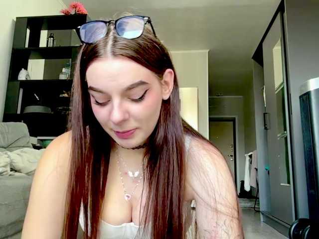 LaurenCloward live cam on BongaCams