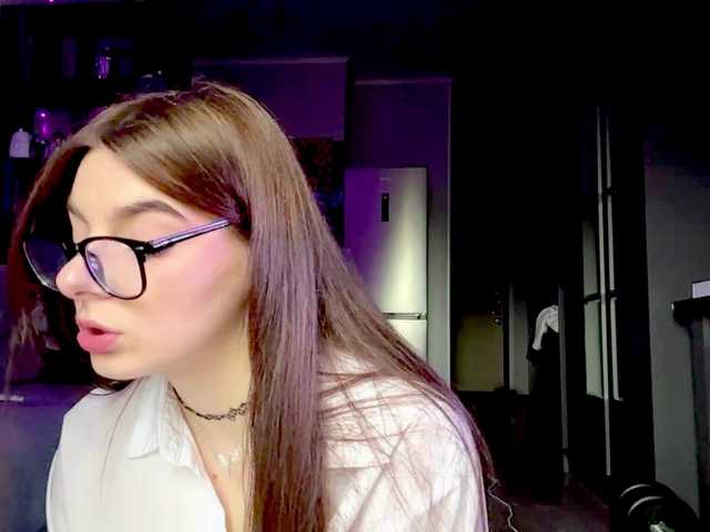 LaurenCloward live cam on BongaCams
