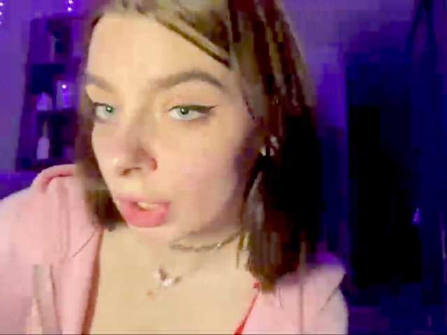 LaurenCloward live cam on BongaCams
