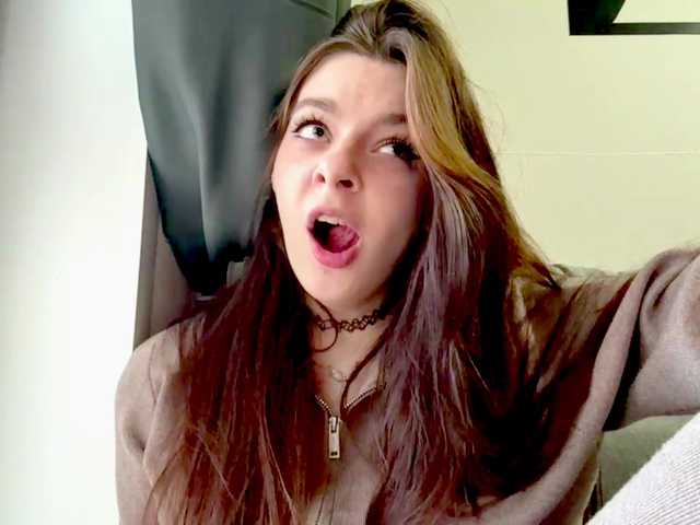 LaurenCloward live cam on BongaCams