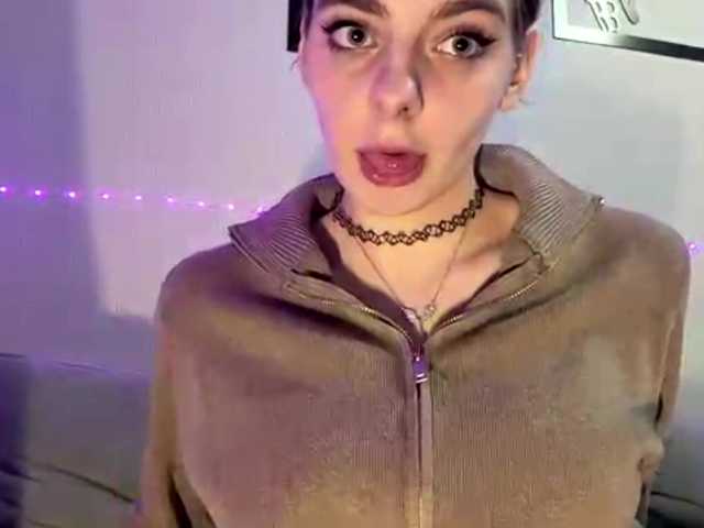 LaurenCloward live cam on BongaCams