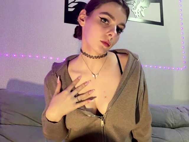 LaurenCloward live cam on BongaCams