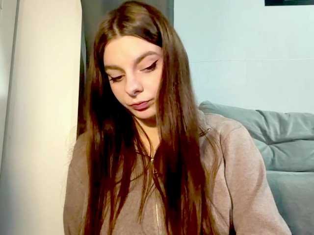 LaurenCloward live cam on BongaCams