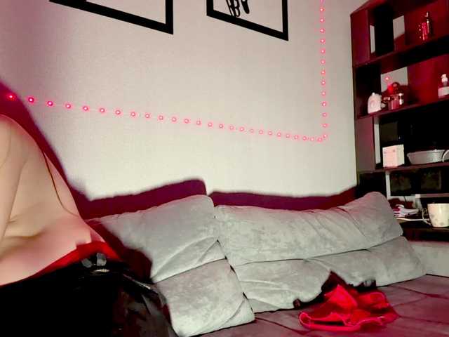 LaurenCloward live cam on BongaCams