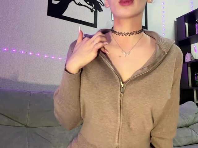 LaurenCloward live cam on BongaCams