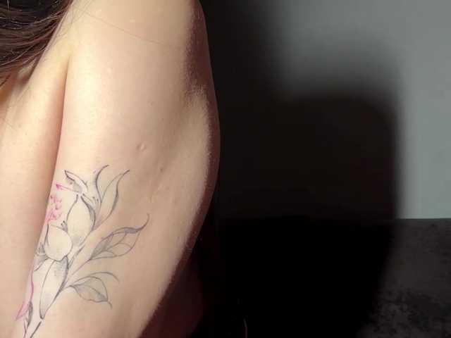 LaurenCloward live cam on BongaCams