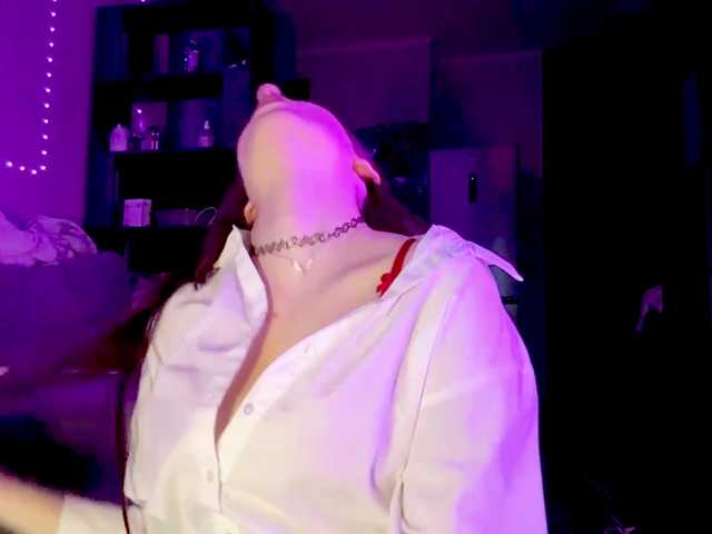 LaurenCloward live cam on BongaCams